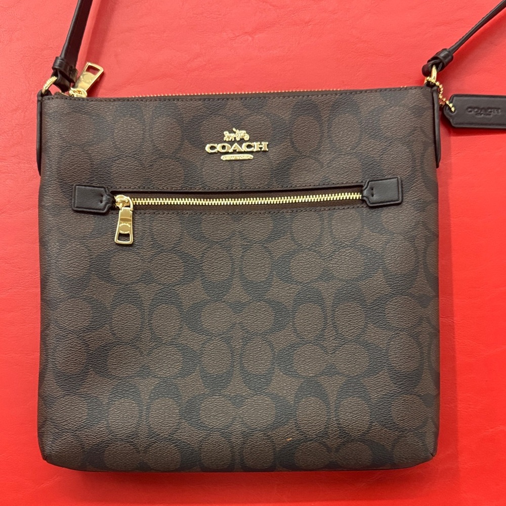 👜Coach Signature Brown Crossbody